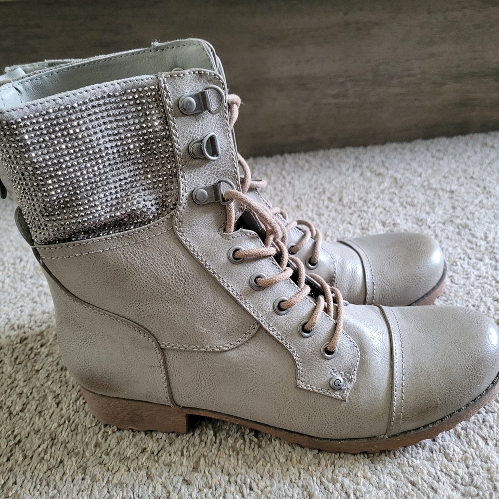 Guess boots